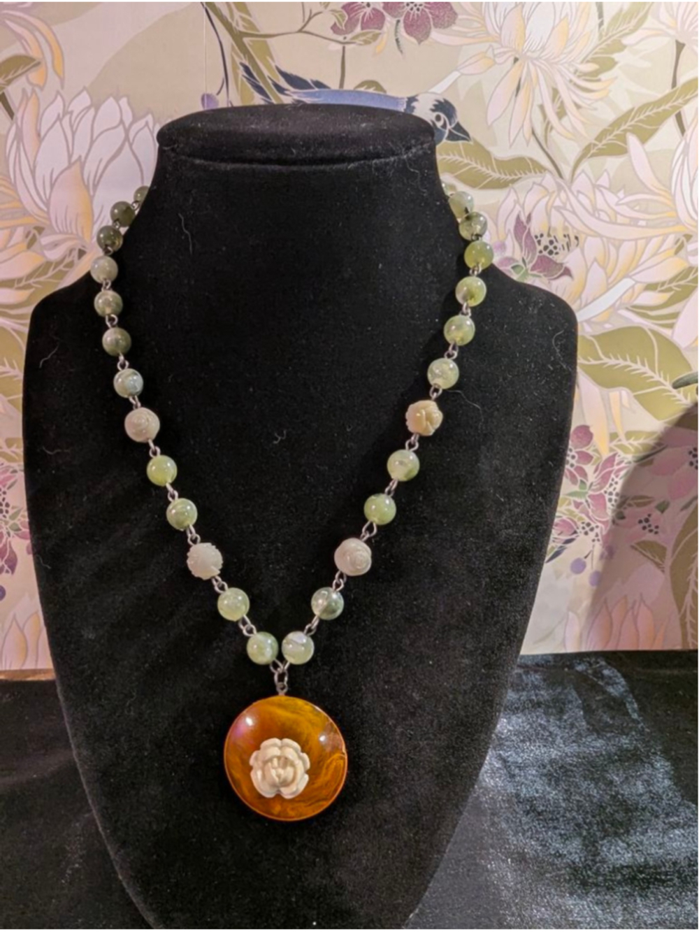 Women's Unbranded Green Orange Beaded Pendant Necklace One Size